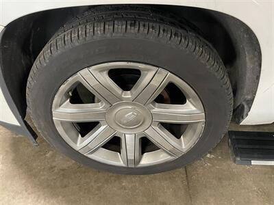 2016 Cadillac Escalade ESV Platinum   - Photo 28 - Saint Louis, MI 48880-9800