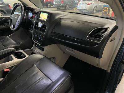 2014 Chrysler Town and Country Touring-L   - Photo 23 - Saint Louis, MI 48880-9800