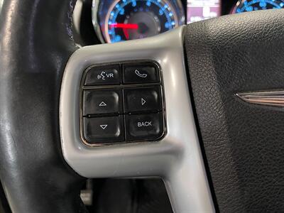 2014 Chrysler Town and Country Touring-L   - Photo 11 - Saint Louis, MI 48880-9800