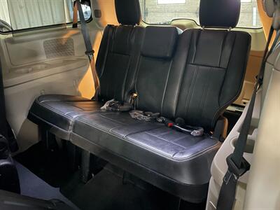 2014 Chrysler Town and Country Touring-L   - Photo 19 - Saint Louis, MI 48880-9800