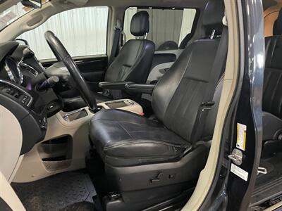 2014 Chrysler Town and Country Touring-L   - Photo 17 - Saint Louis, MI 48880-9800