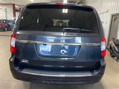 2014 Chrysler Town and Country Touring-L   - Photo 7 - Saint Louis, MI 48880-9800