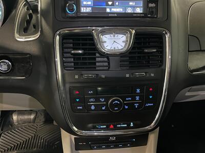 2014 Chrysler Town and Country Touring-L   - Photo 13 - Saint Louis, MI 48880-9800