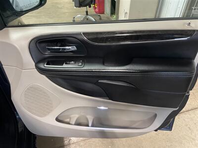 2014 Chrysler Town and Country Touring-L   - Photo 24 - Saint Louis, MI 48880-9800