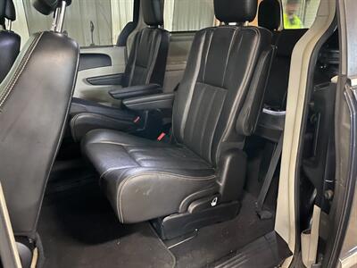 2014 Chrysler Town and Country Touring-L   - Photo 18 - Saint Louis, MI 48880-9800