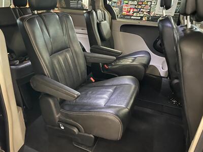 2014 Chrysler Town and Country Touring-L   - Photo 21 - Saint Louis, MI 48880-9800
