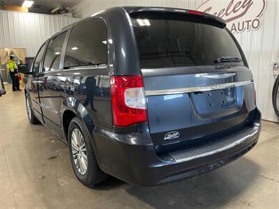2014 Chrysler Town and Country Touring-L   - Photo 3 - Saint Louis, MI 48880-9800