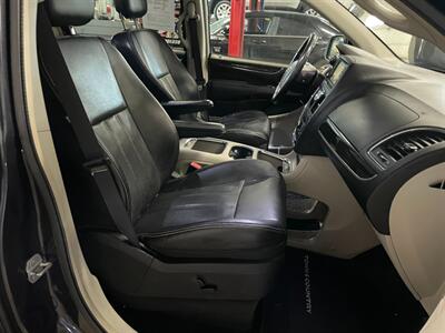2014 Chrysler Town and Country Touring-L   - Photo 20 - Saint Louis, MI 48880-9800