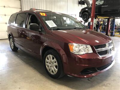 2017 Dodge Grand Caravan SE   - Photo 5 - Saint Louis, MI 48880-9800