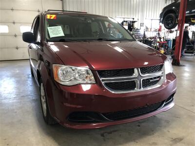 2017 Dodge Grand Caravan SE   - Photo 4 - Saint Louis, MI 48880-9800