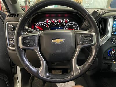 2021 Chevrolet Silverado 1500 LT - Photo 9 - Saint Louis, MI 48880-9800