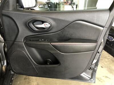 2016 Jeep Cherokee Trailhawk   - Photo 21 - Saint Louis, MI 48880-9800