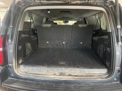 2020 Chevrolet Suburban LT   - Photo 24 - Saint Louis, MI 48880-9800