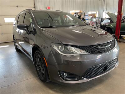 2018 Chrysler Pacifica Touring L Plus - Photo 4 - Saint Louis, MI 48880-9800