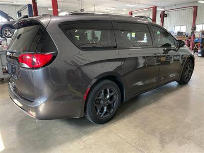 2018 Chrysler Pacifica Touring L Plus - Photo 6 - Saint Louis, MI 48880-9800