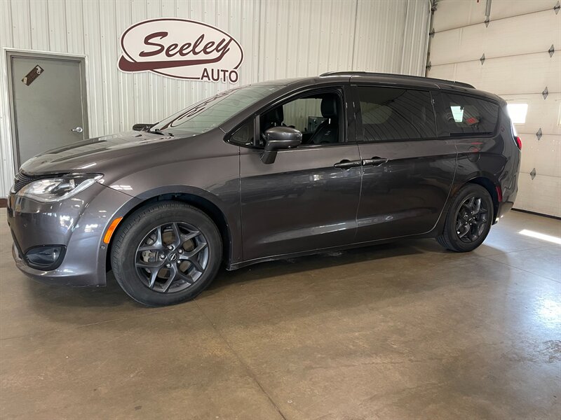 2018 Chrysler Pacifica Touring L Plus   - Photo 1 - Saint Louis, MI 48880-9800