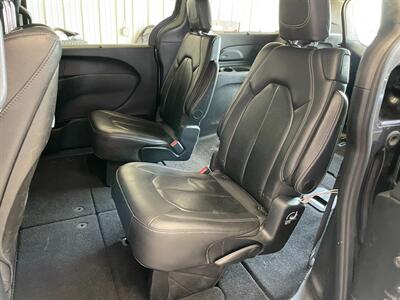 2018 Chrysler Pacifica Touring L Plus - Photo 18 - Saint Louis, MI 48880-9800