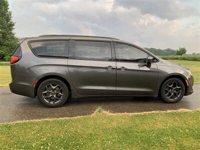 2018 Chrysler Pacifica Touring L Plus   - Photo 5 - Saint Louis, MI 48880-9800