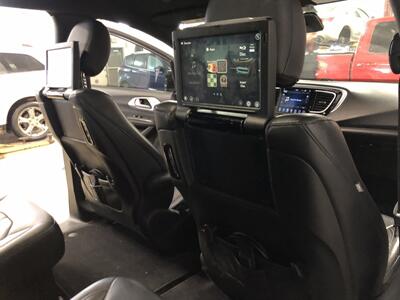 2018 Chrysler Pacifica Touring L Plus   - Photo 12 - Saint Louis, MI 48880-9800