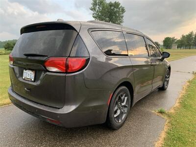 2018 Chrysler Pacifica Touring L Plus   - Photo 6 - Saint Louis, MI 48880-9800