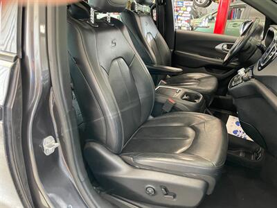 2018 Chrysler Pacifica Touring L Plus - Photo 20 - Saint Louis, MI 48880-9800