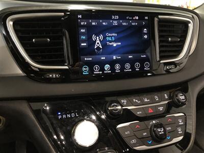 2018 Chrysler Pacifica Touring L Plus   - Photo 15 - Saint Louis, MI 48880-9800