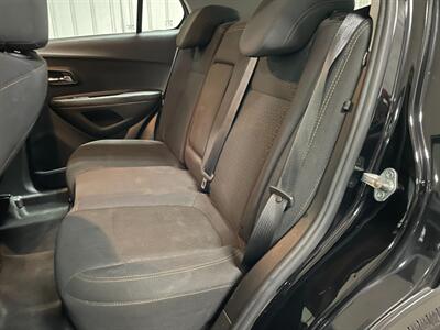 2019 Chevrolet Trax LS   - Photo 16 - Saint Louis, MI 48880-9800
