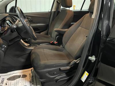 2019 Chevrolet Trax LS   - Photo 15 - Saint Louis, MI 48880-9800