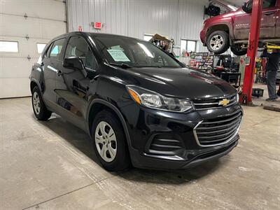 2019 Chevrolet Trax LS   - Photo 4 - Saint Louis, MI 48880-9800