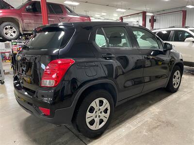 2019 Chevrolet Trax LS   - Photo 6 - Saint Louis, MI 48880-9800