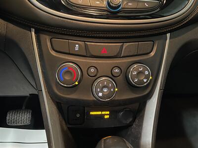 2019 Chevrolet Trax LS   - Photo 13 - Saint Louis, MI 48880-9800