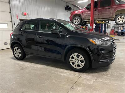 2019 Chevrolet Trax LS   - Photo 5 - Saint Louis, MI 48880-9800