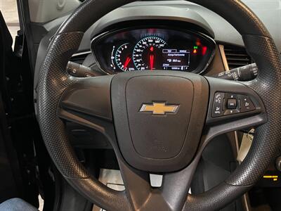 2019 Chevrolet Trax LS   - Photo 9 - Saint Louis, MI 48880-9800