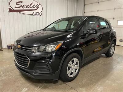2019 Chevrolet Trax LS   - Photo 2 - Saint Louis, MI 48880-9800