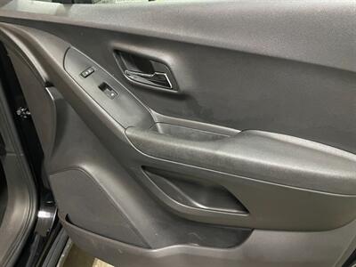 2019 Chevrolet Trax LS   - Photo 21 - Saint Louis, MI 48880-9800