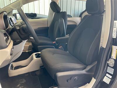 2022 Chrysler Voyager LX - Photo 16 - Saint Louis, MI 48880-9800