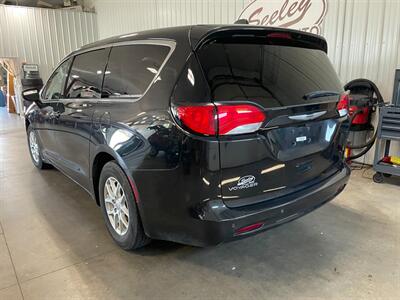 2022 Chrysler Voyager LX - Photo 3 - Saint Louis, MI 48880-9800