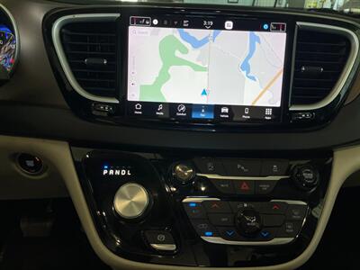 2022 Chrysler Voyager LX - Photo 13 - Saint Louis, MI 48880-9800