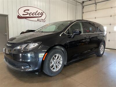 2022 Chrysler Voyager LX - Photo 1 - Saint Louis, MI 48880-9800