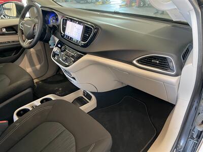 2022 Chrysler Voyager LX - Photo 20 - Saint Louis, MI 48880-9800