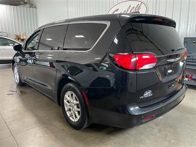 2022 Chrysler Voyager LX   - Photo 3 - Saint Louis, MI 48880-9800