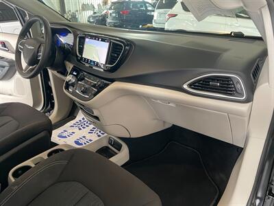 2022 Chrysler Voyager LX   - Photo 20 - Saint Louis, MI 48880-9800