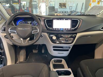 2022 Chrysler Voyager LX - Photo 8 - Saint Louis, MI 48880-9800