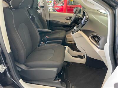 2022 Chrysler Voyager LX - Photo 19 - Saint Louis, MI 48880-9800
