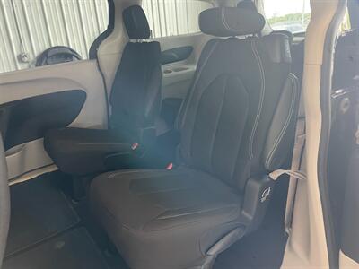 2022 Chrysler Voyager LX   - Photo 15 - Saint Louis, MI 48880-9800