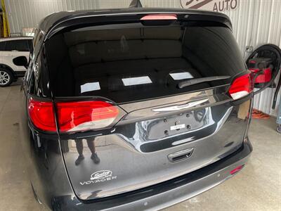 2022 Chrysler Voyager LX   - Photo 25 - Saint Louis, MI 48880-9800
