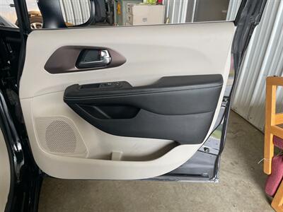 2022 Chrysler Voyager LX   - Photo 21 - Saint Louis, MI 48880-9800