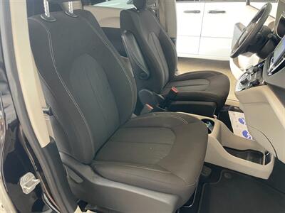 2022 Chrysler Voyager LX   - Photo 19 - Saint Louis, MI 48880-9800