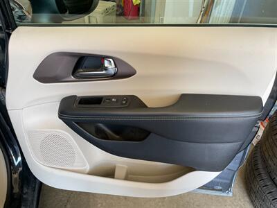 2022 Chrysler Voyager LX - Photo 21 - Saint Louis, MI 48880-9800