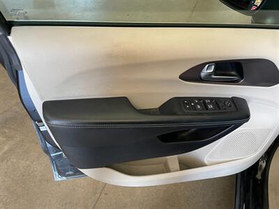 2022 Chrysler Voyager LX - Photo 26 - Saint Louis, MI 48880-9800